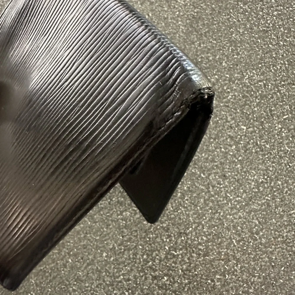 Louis Vuitton Epi Leather Porte Billes Compact Wallet_10